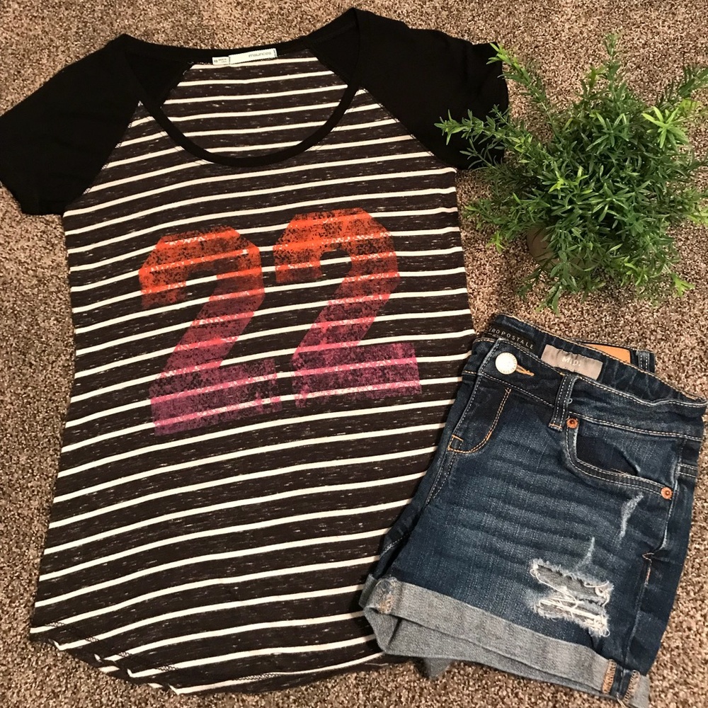 “22” Maurice’s top